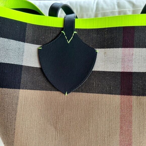 RARE Burberry Giant Neon Reversible Tote - Picture 4 of 16